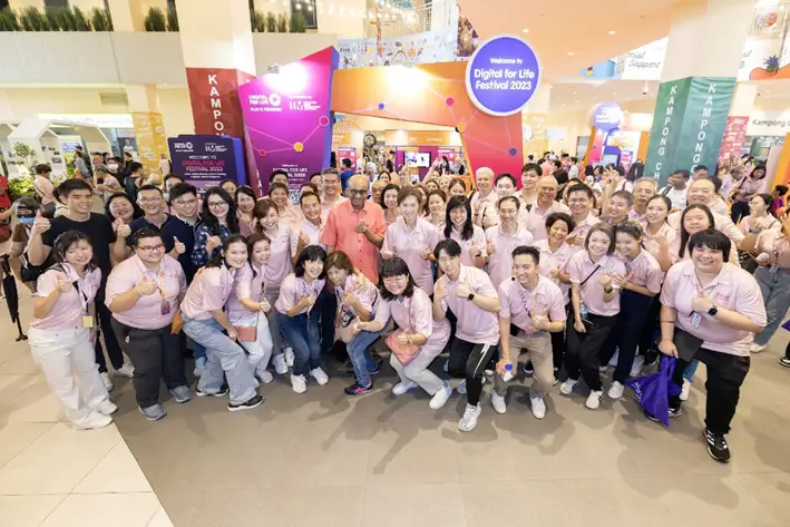 President Tharman Shanmugaratnam graced the festival as Patron for Digital for Life movement, together with Minister Josephine Teo, Senior Minister of State Tan Kiat How, Ms Jessica Tan, Ms Tin Pei Ling.